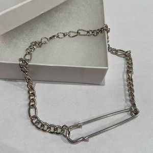 Pin choker necklace